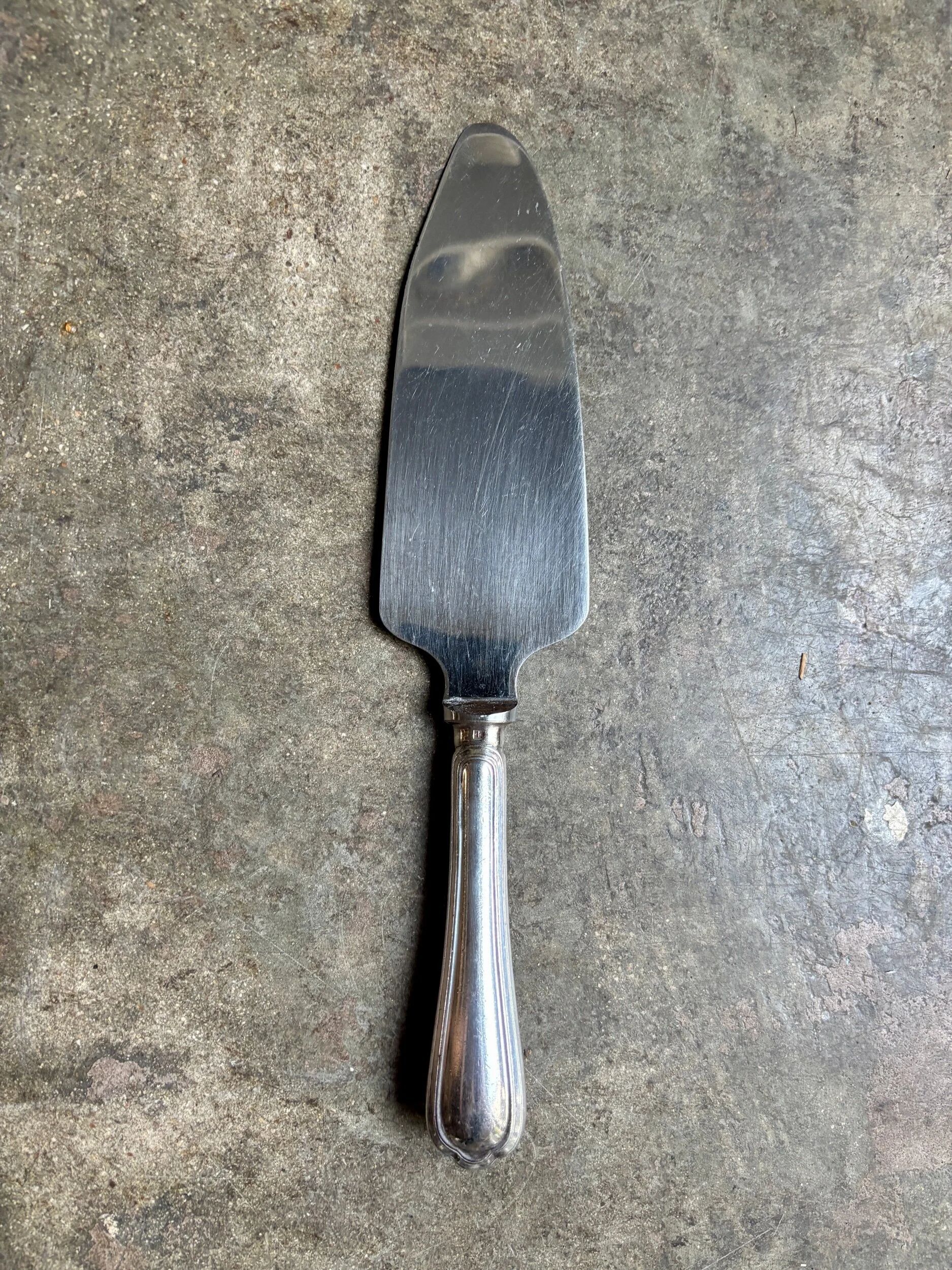 Christofle silver-plated pie server, "Spatours" pattern.
