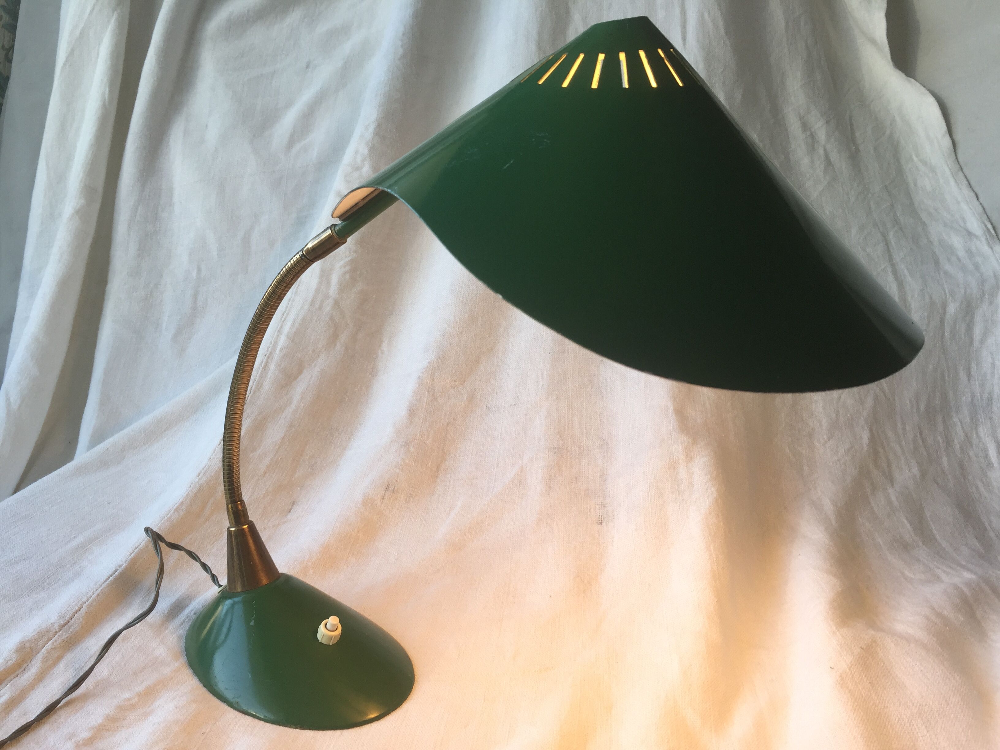 Lampe de bureau, vintage 1950, flexible, métal émaillé  vert