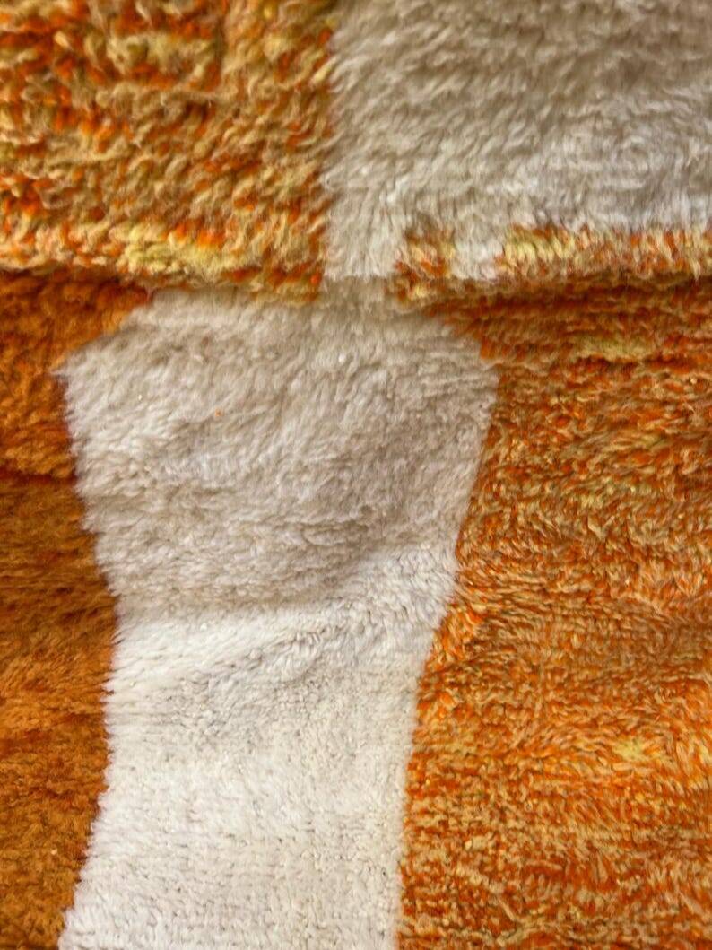 Traditional wool rug 200cm x 300cm