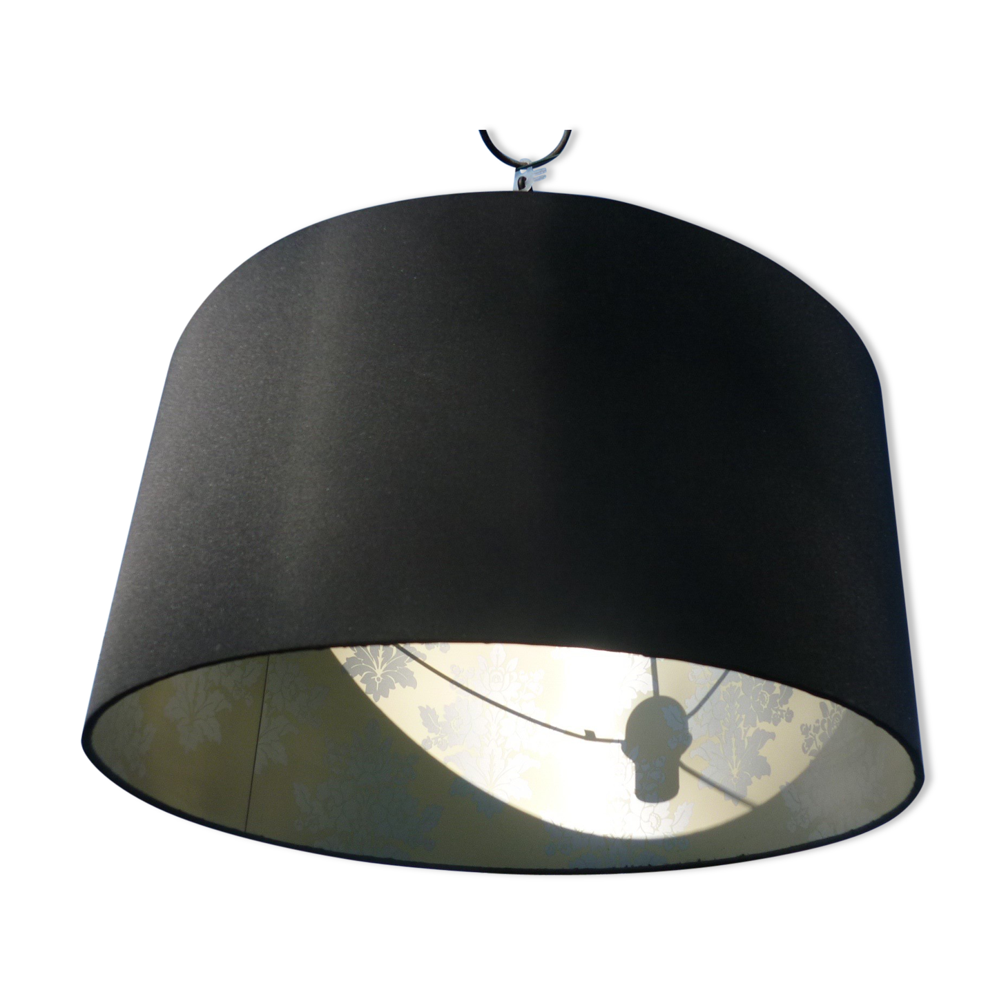 Black cylindrical blind suspension with silver moist print