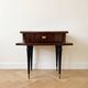 Table d'appoint années 50 en bois et placage strié