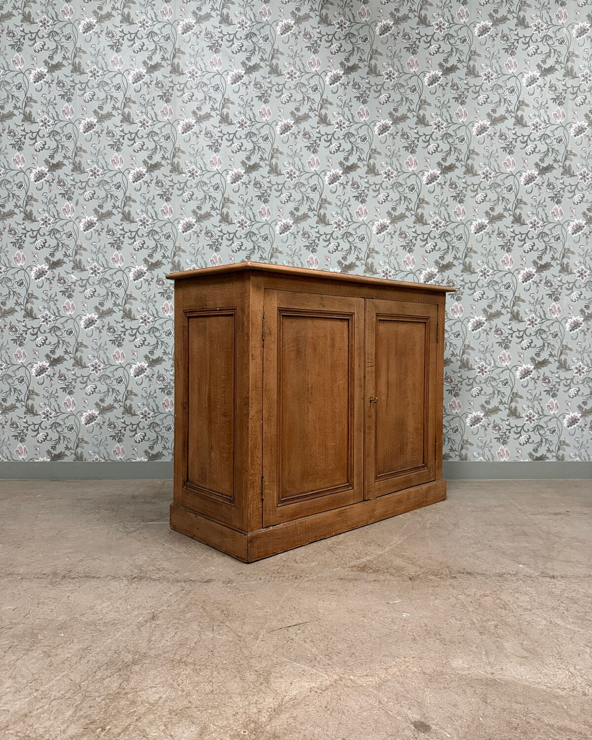 Rustic buffet (renovated)