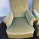 Paire de fauteuils vintage en velours vert amande