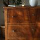 Commode basse en noyer, XXème