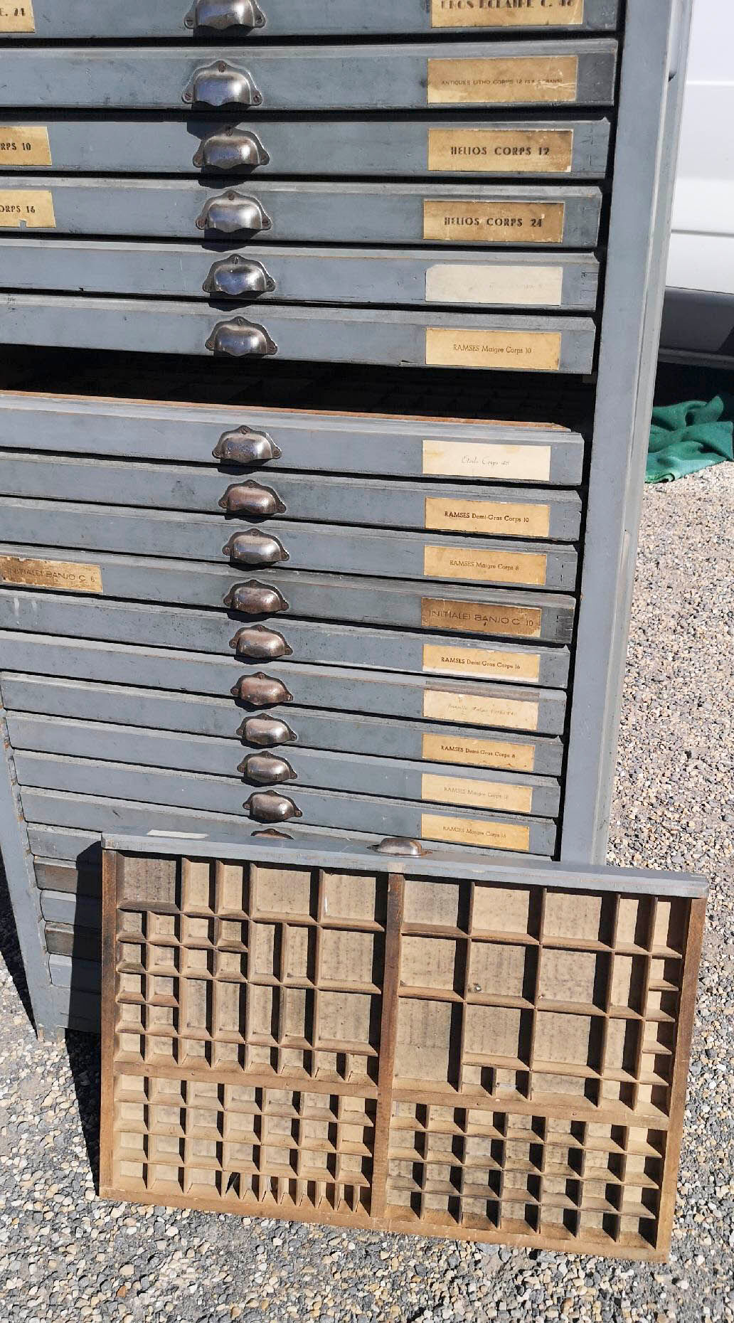Meuble d’atelier typographique d’imprimeur en bois ancien