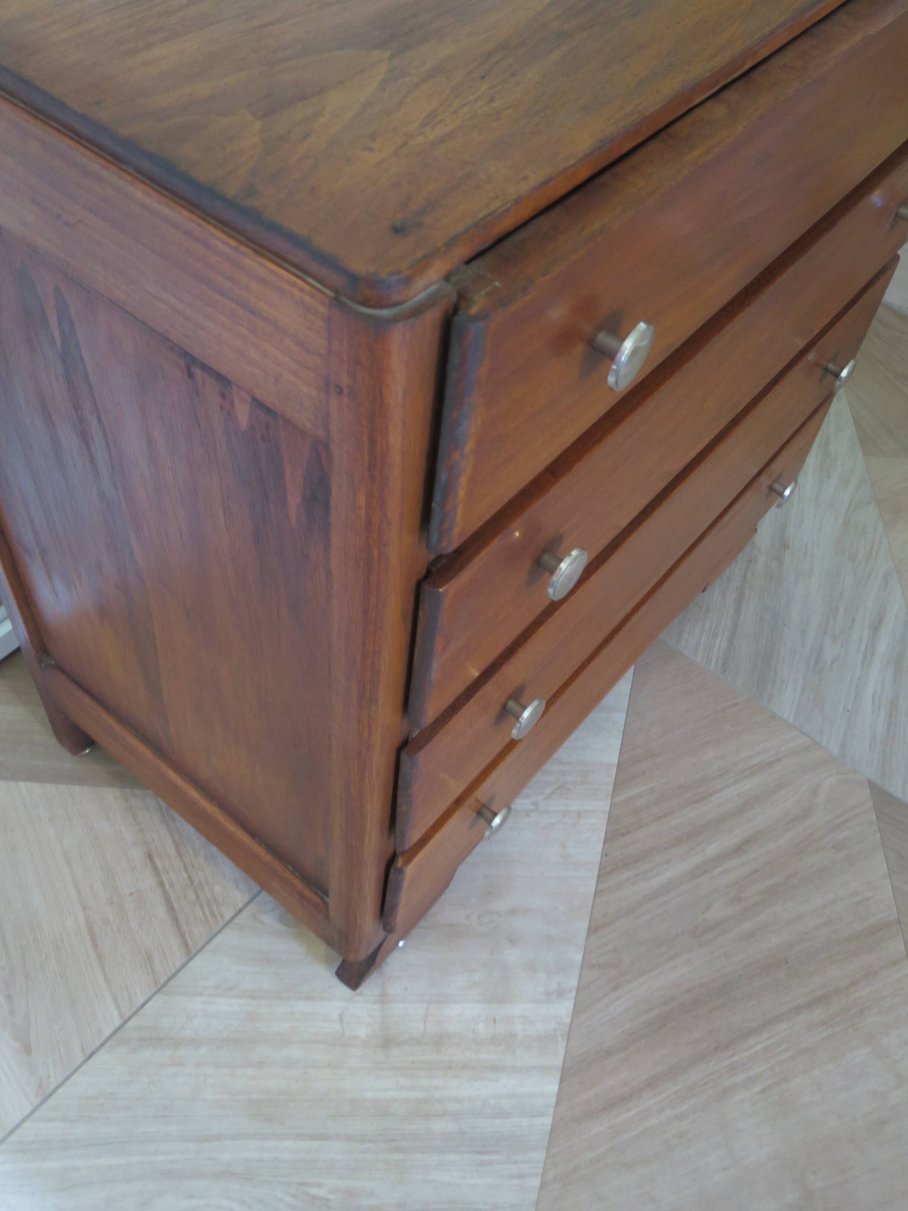 Rare - belle commode art déco 4 tiroirs - années 60 - Patine noyer - Pieds moustache