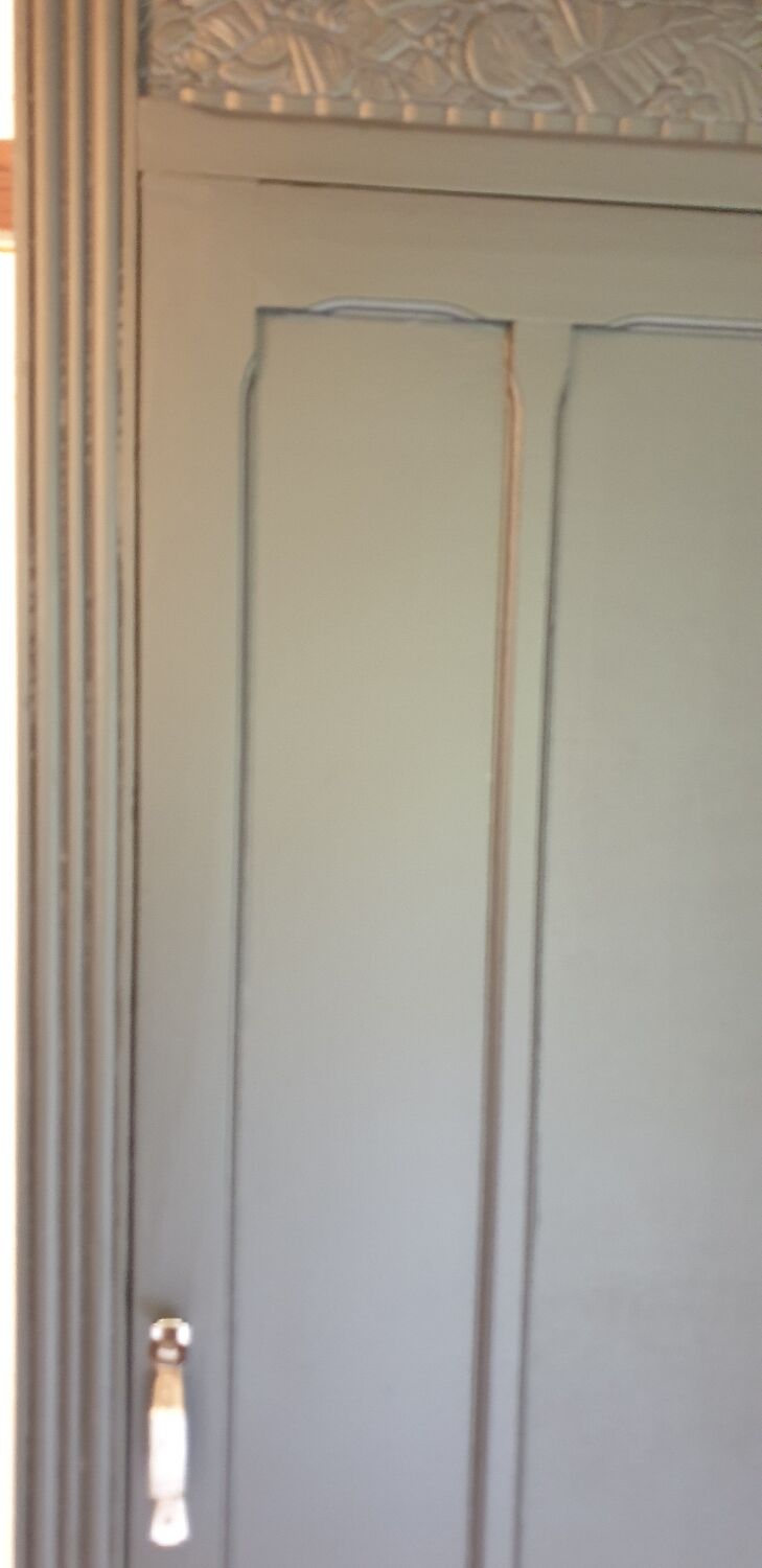 Armoire parisienne