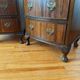 Paire de petites commodes anglaises style Queen Anne – années 1950