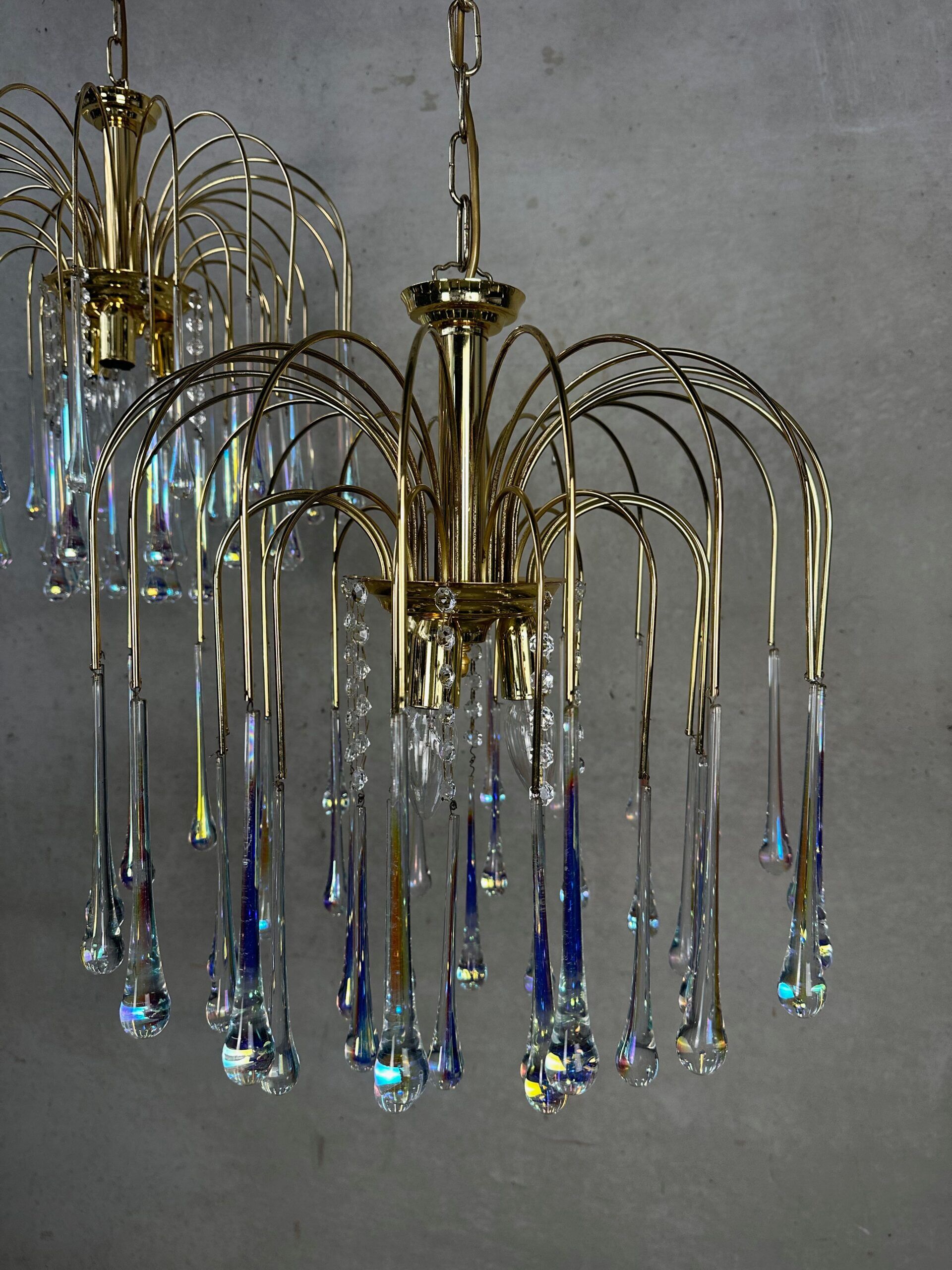 Chandelier en goutte d'eau de style Hollywood Regency – Massif
