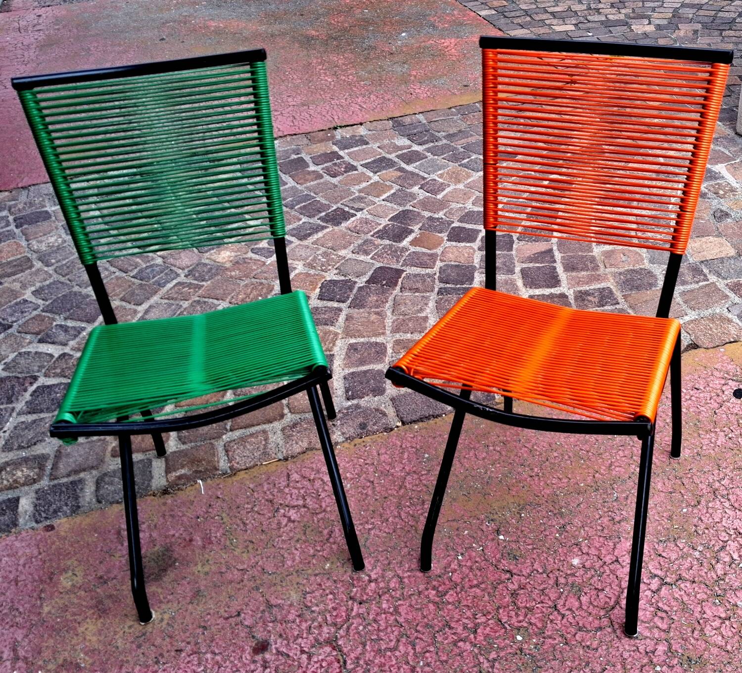 2 chaises scoubidou design André Monpoix, vintage séventies