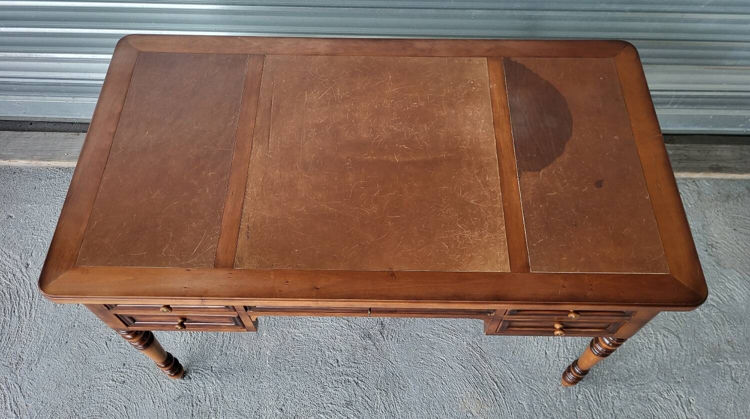 Louis Philippe style center-middle minister's desk in wood and leather