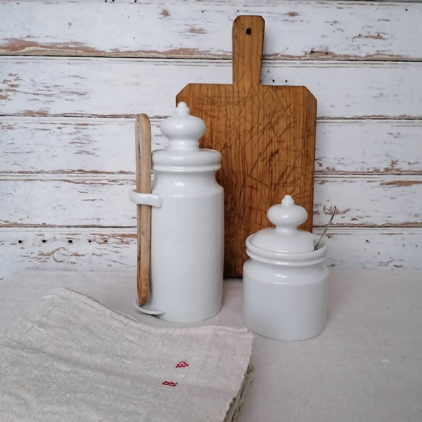 Thick white porcelain sugar