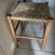 Stool solid wood seat straw feet patinated dp 0922131