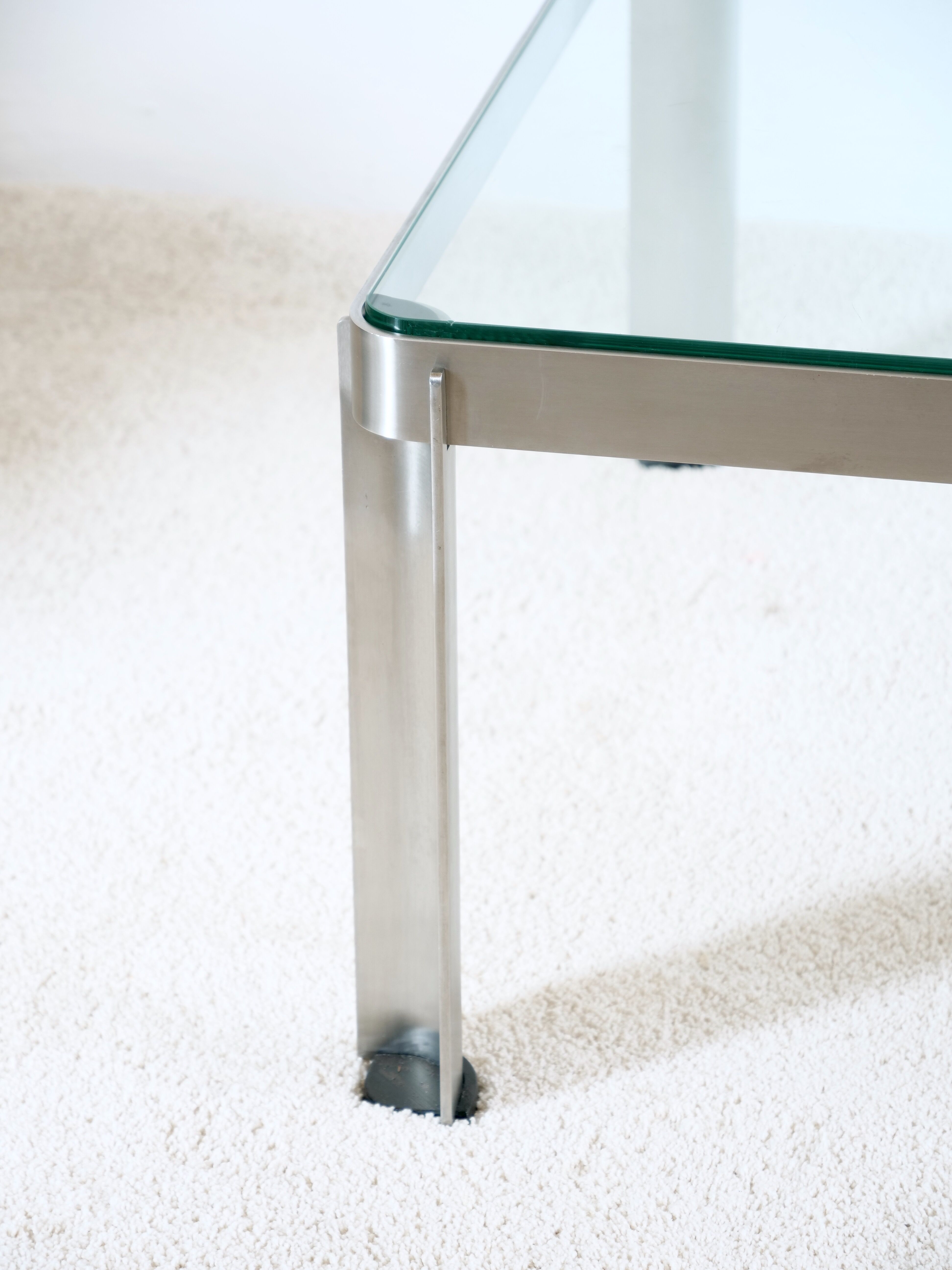 Coffee table model t113 by Osvaldo Borsani for Tecno 1975