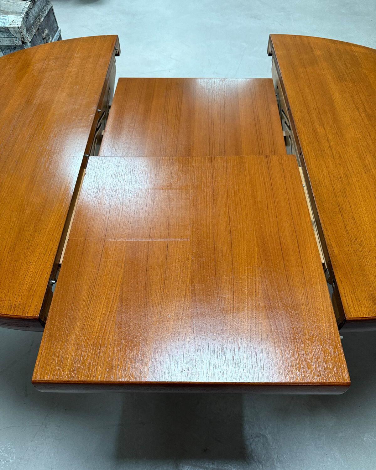 Extendable round table Baumann