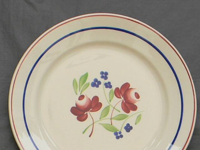 Set of 6 Luneville earthenware dessert plates. Bagatelle model.