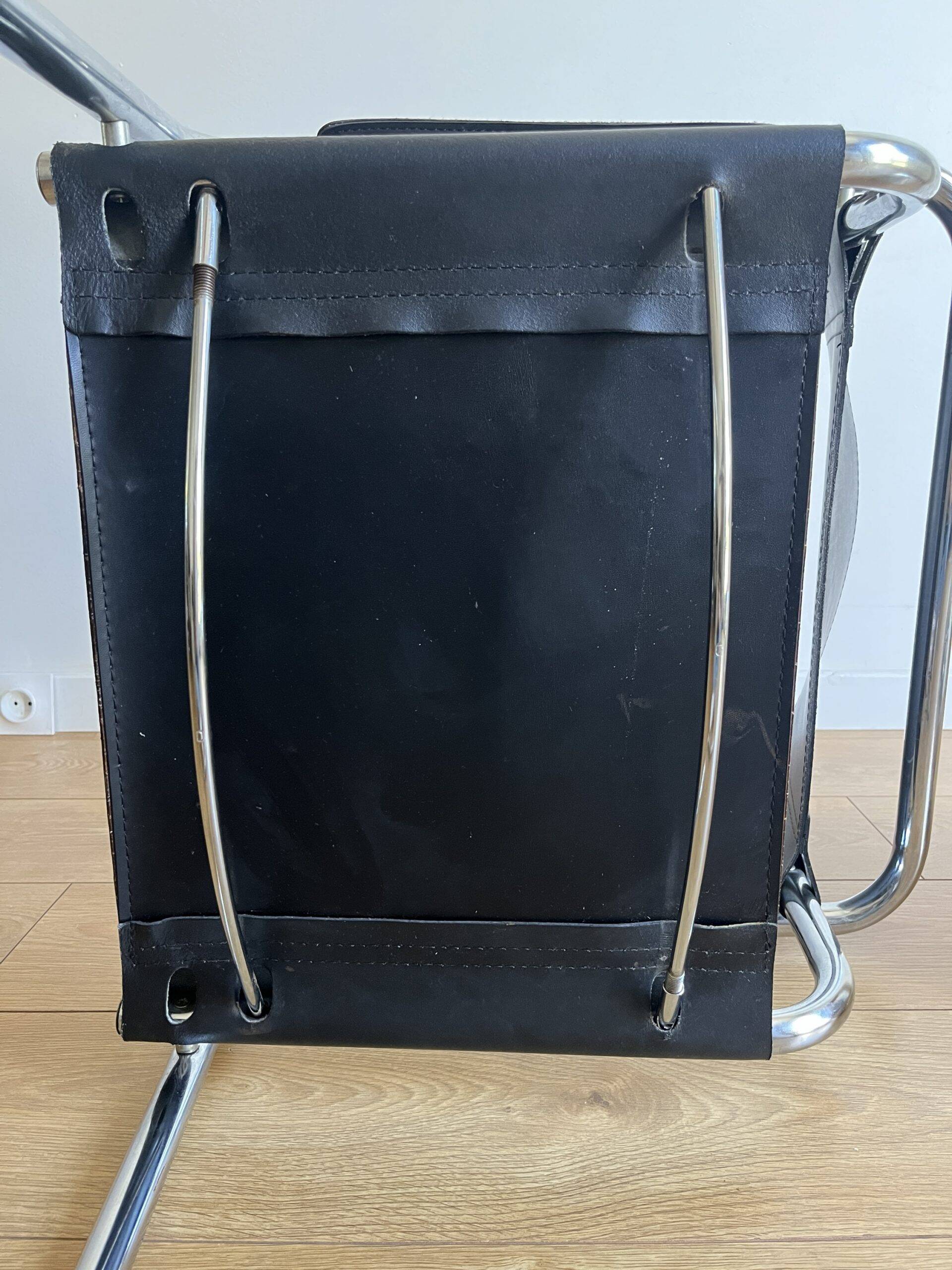 Black leather cantilever armchair Bauhaus design