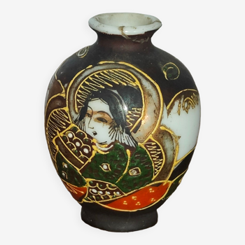 Antique vase with satsuma japan stamp in glazed porcelain