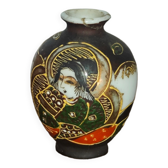 Vase ancien avec cachet satsuma Japon en porcelaine émaillée