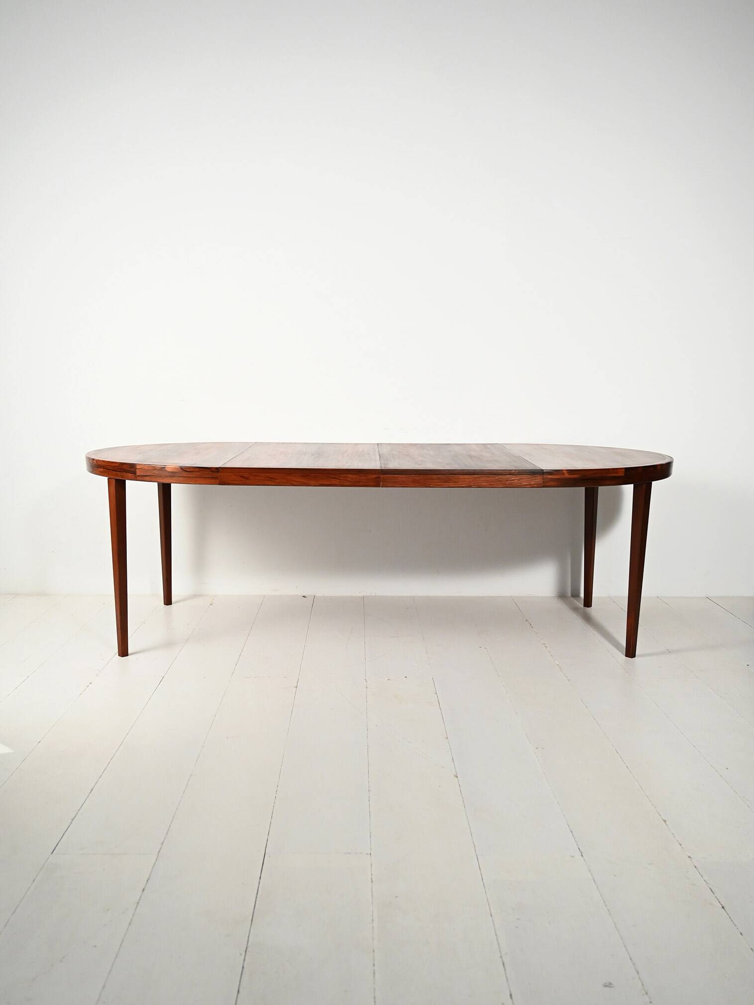 Table extensible arrondie en palissandre danois, années 1950/60