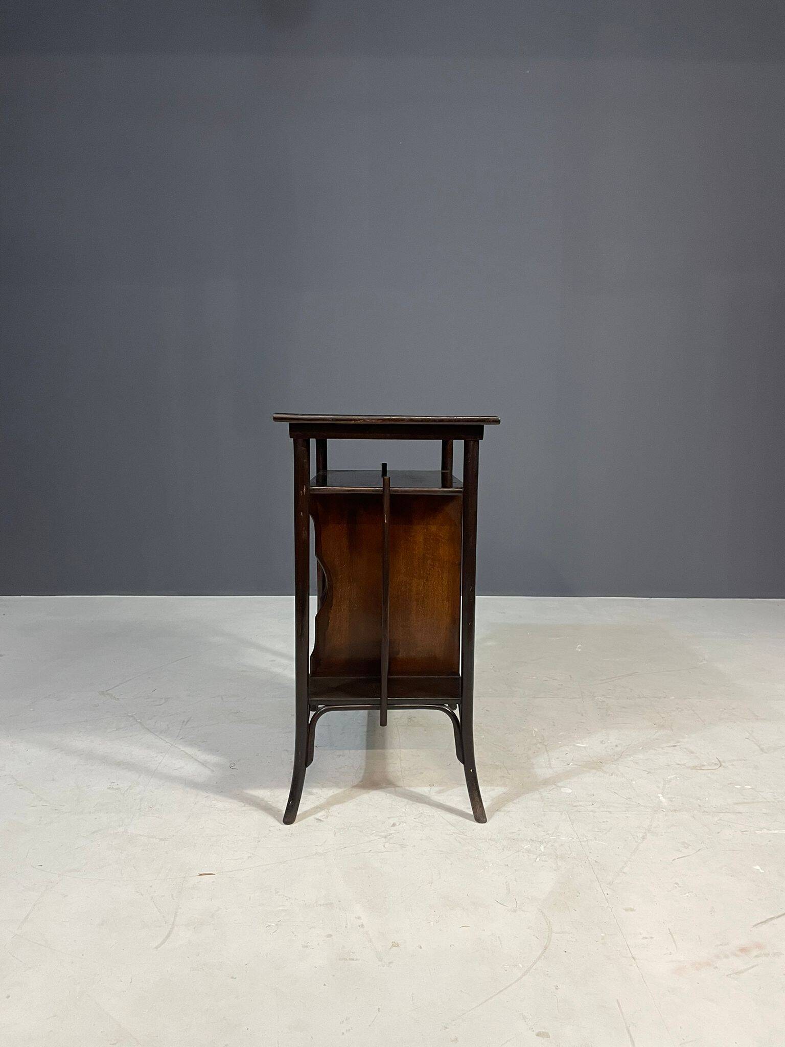 Art Nouveau table by Gebrüder Thonet, model 11611, ca. 1910
