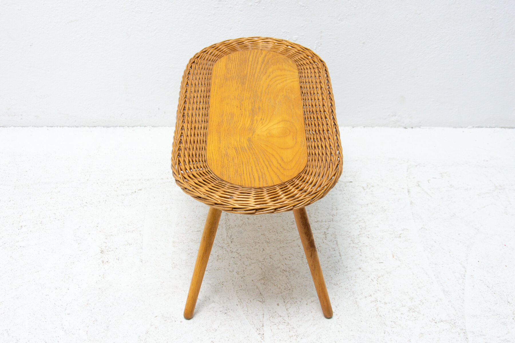 Tabouret en rotin du milieu du siècle par Jan Kalous pour ÚLUV, années 1960, Tchécoslovaquie