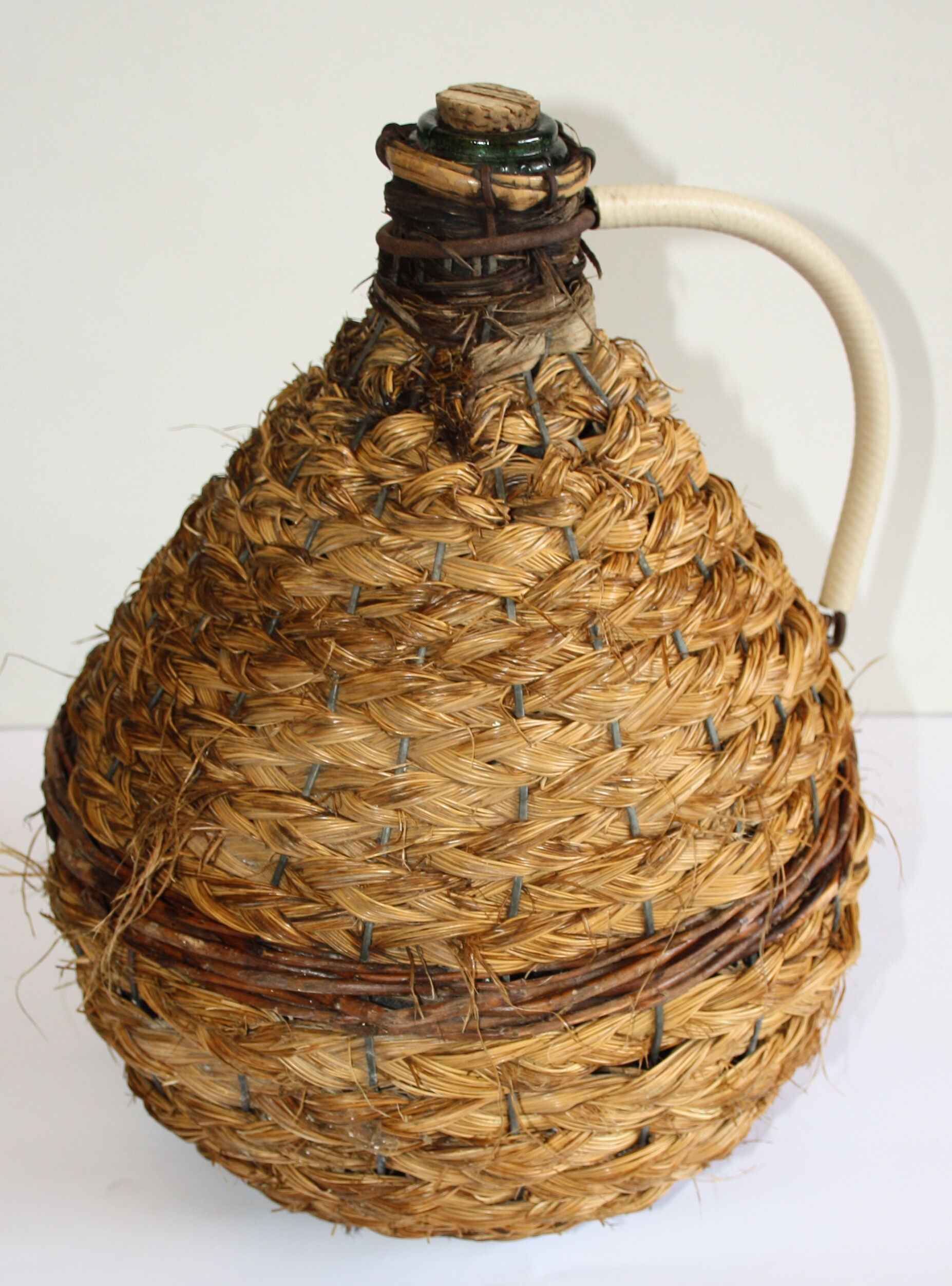 Dressed demijohn 10L