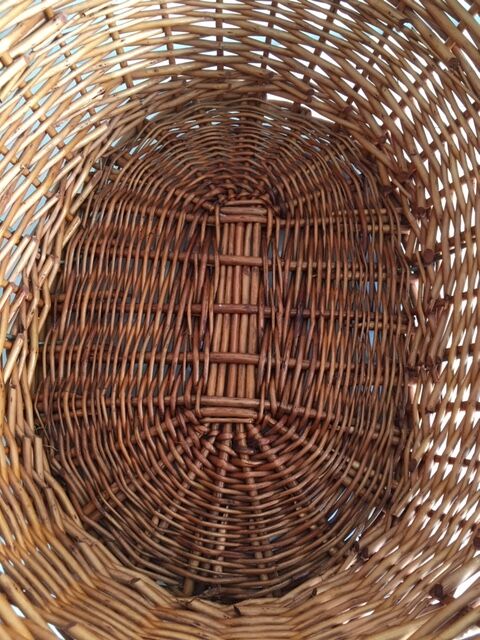 2-handle wicker basket