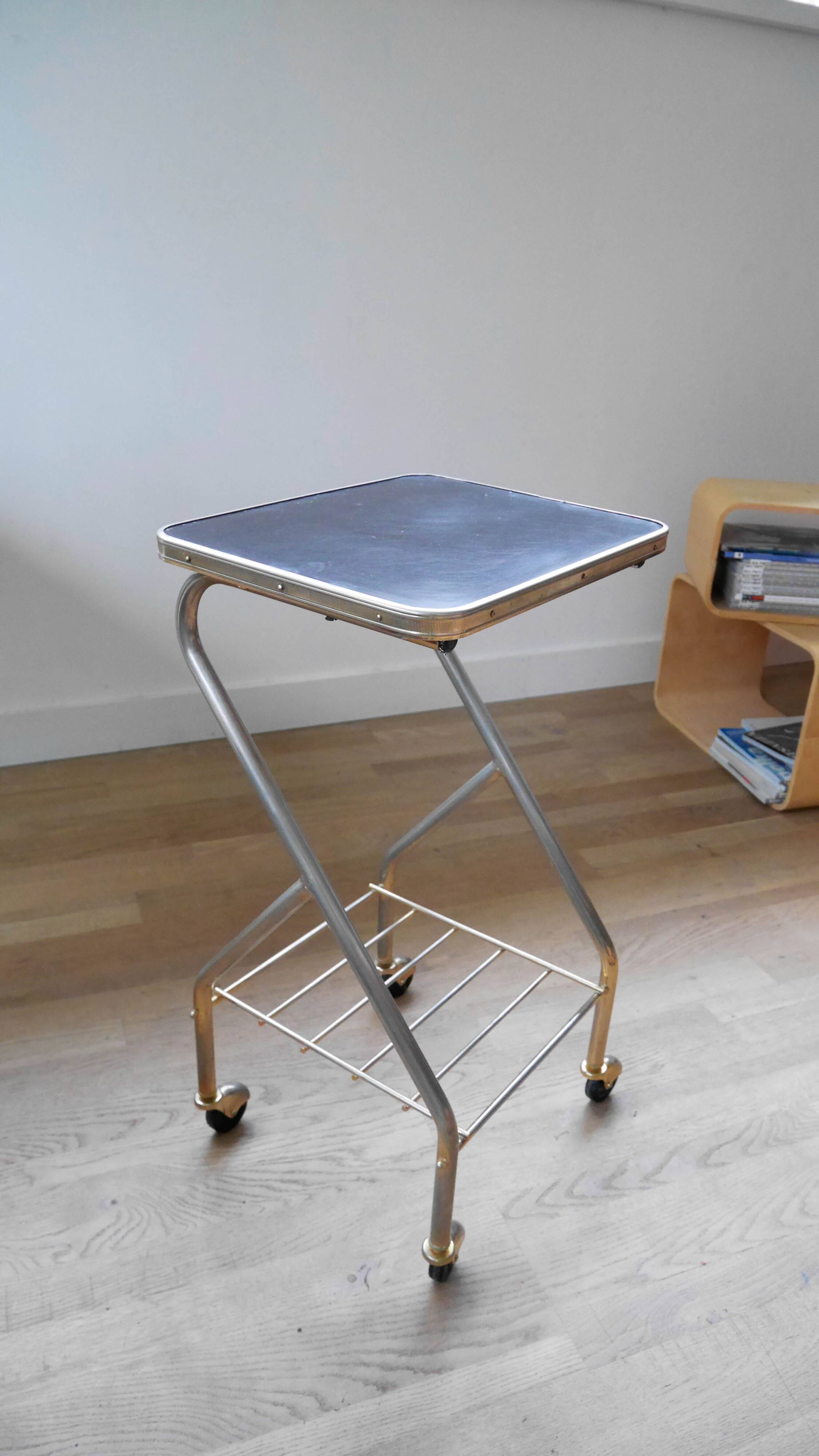 Tablette de style industriel en acier et plateau bois