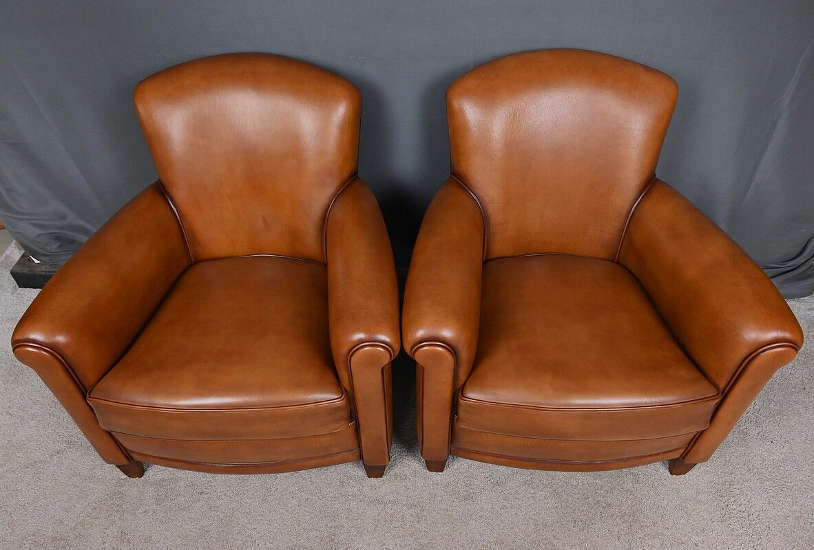 Paire de fauteuils club en cuir
