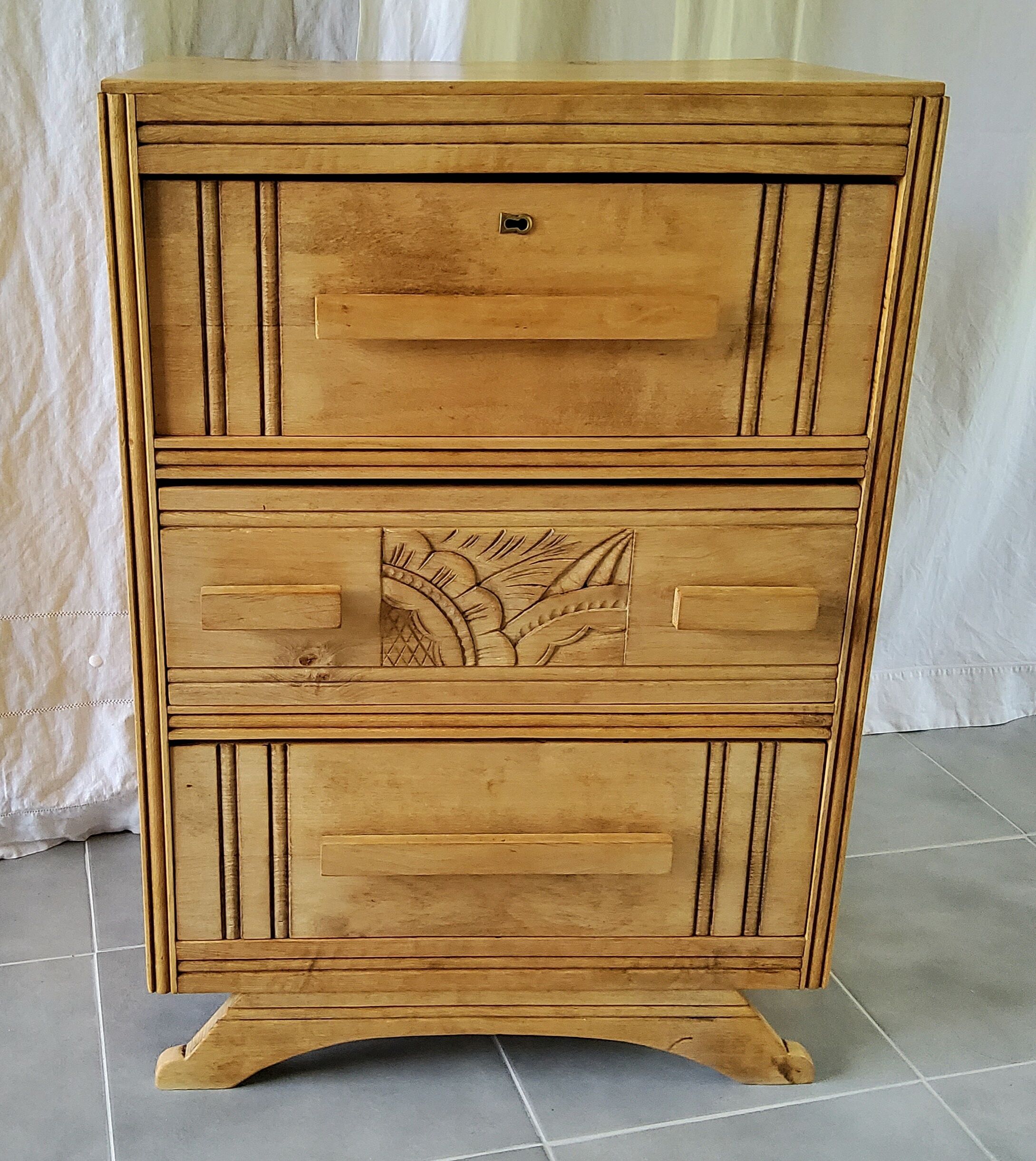 Art deco chest of drawers
