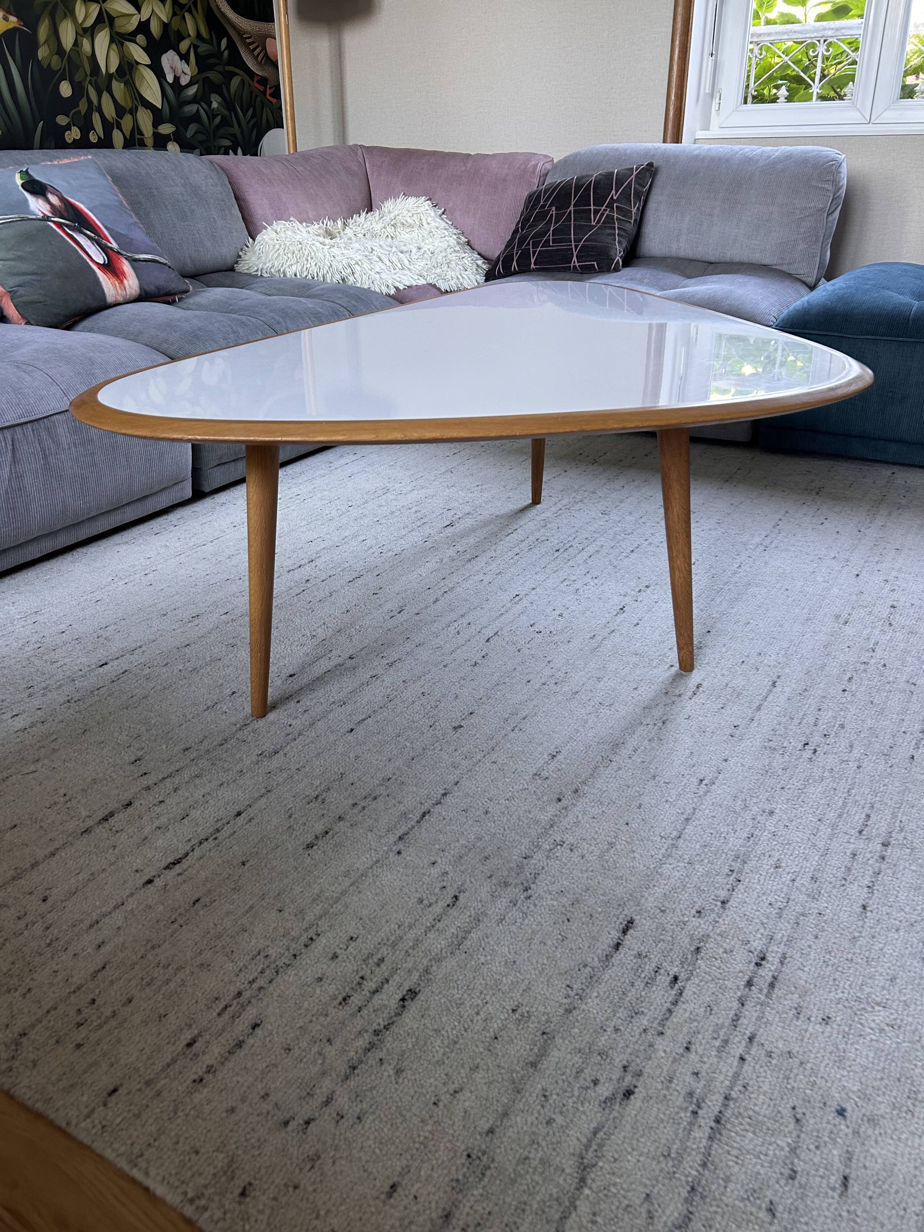 Table basse RED Edition Blanche Taille L - modèle 50's