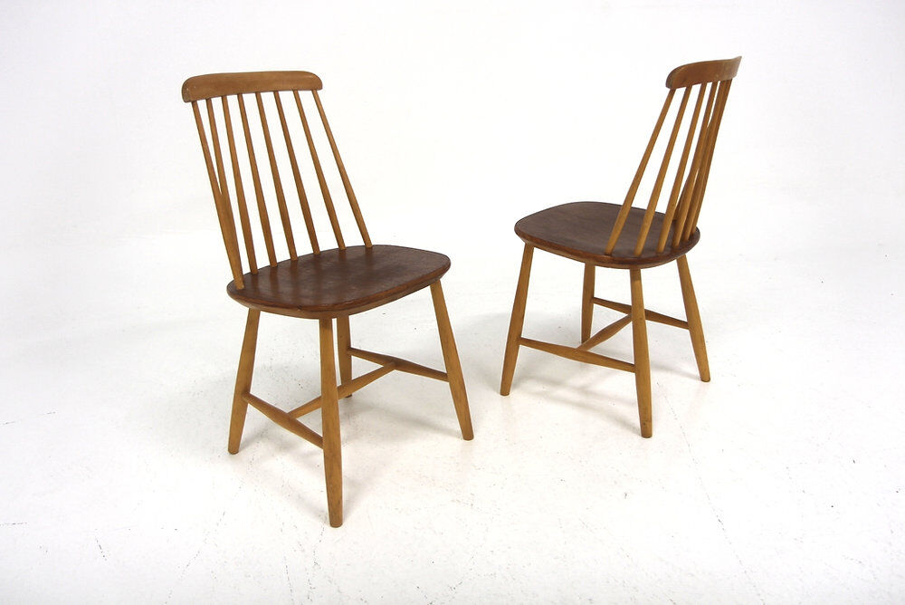 Set of 2 Scandinavian "Pinnstol" chairs in beech, Sweden, 1960.