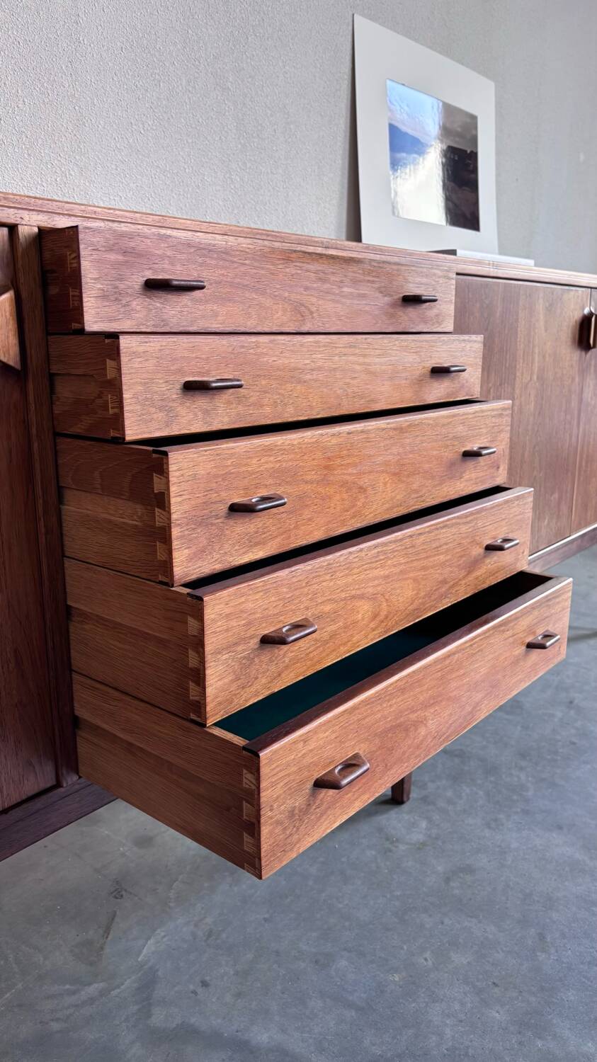 Buffet Henry Rosengren Hansen en palissandre, milieu du siècle