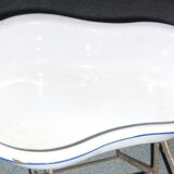 Enamelled bidet with folding support