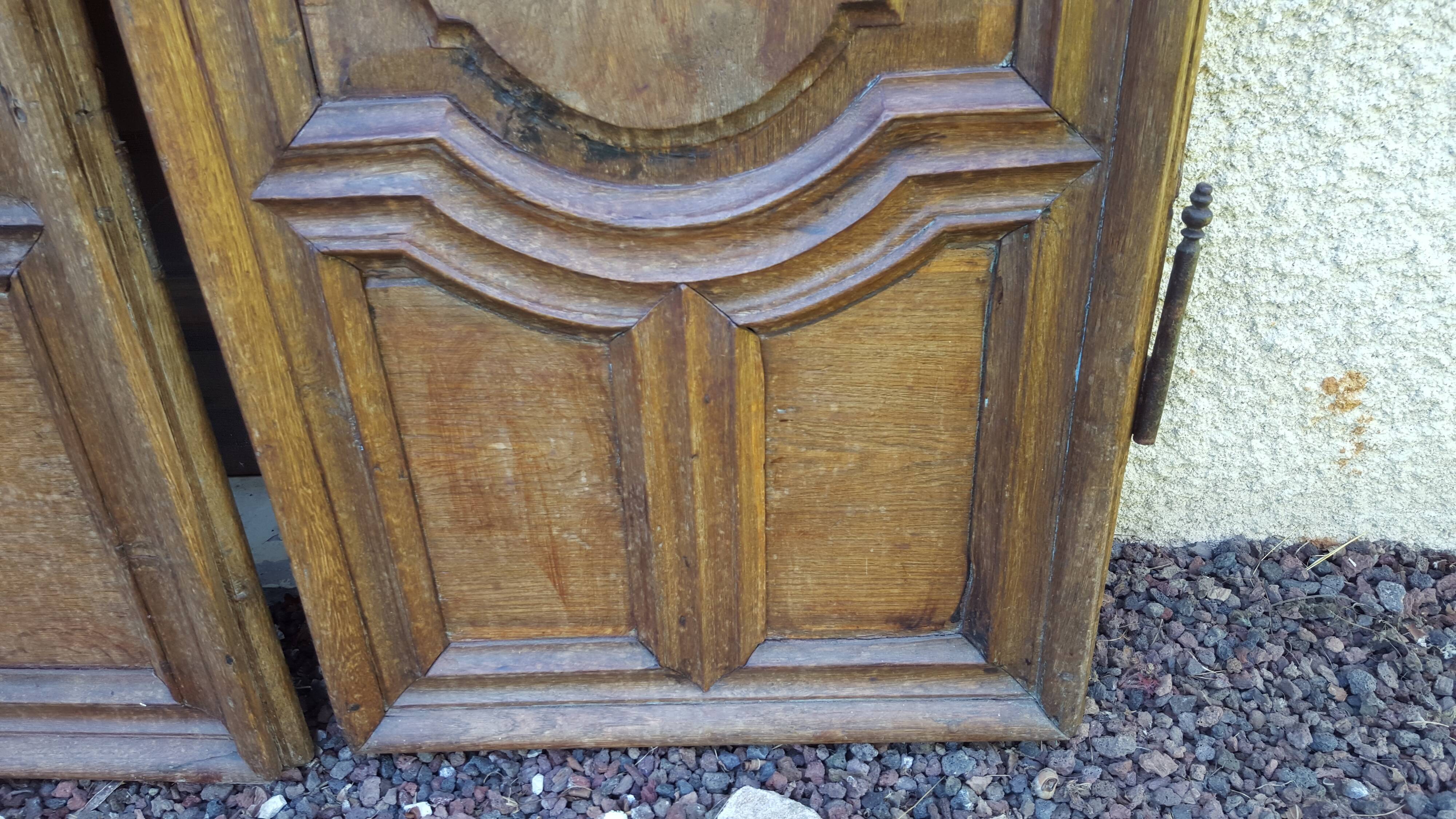 Pair of 18th-century carved doors with patères