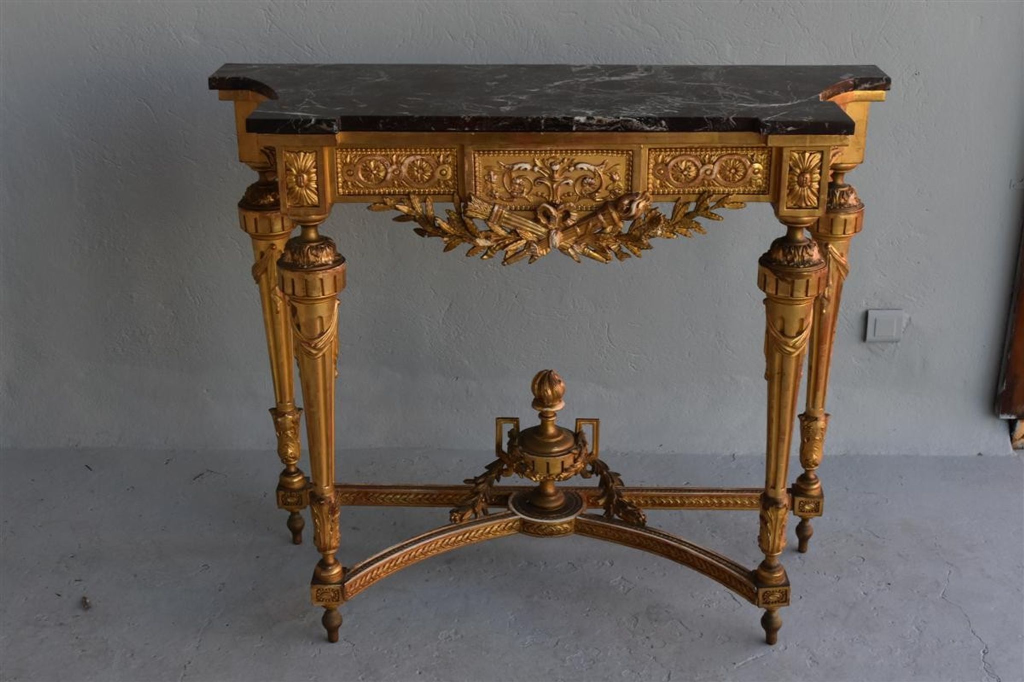 Console époque XIXème bois et stuc doré de style Louis XVI