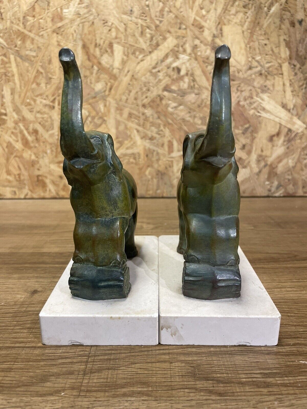 Pair of art deco bookends with elephant decoration in regulated and travertine, vintage