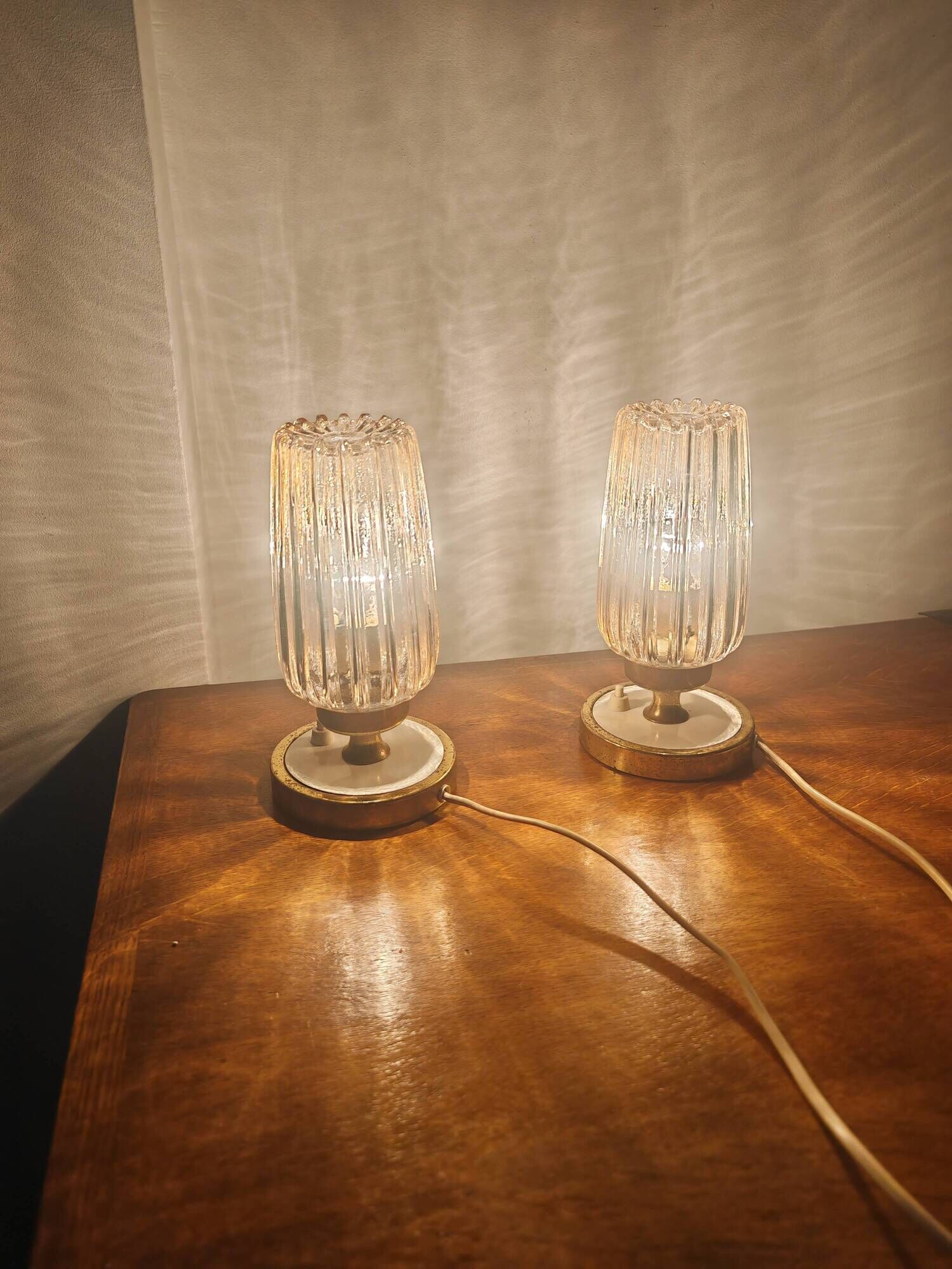 Pair of vintage 70s bedside lamps – Brushed brass, enamel & ribbed glass