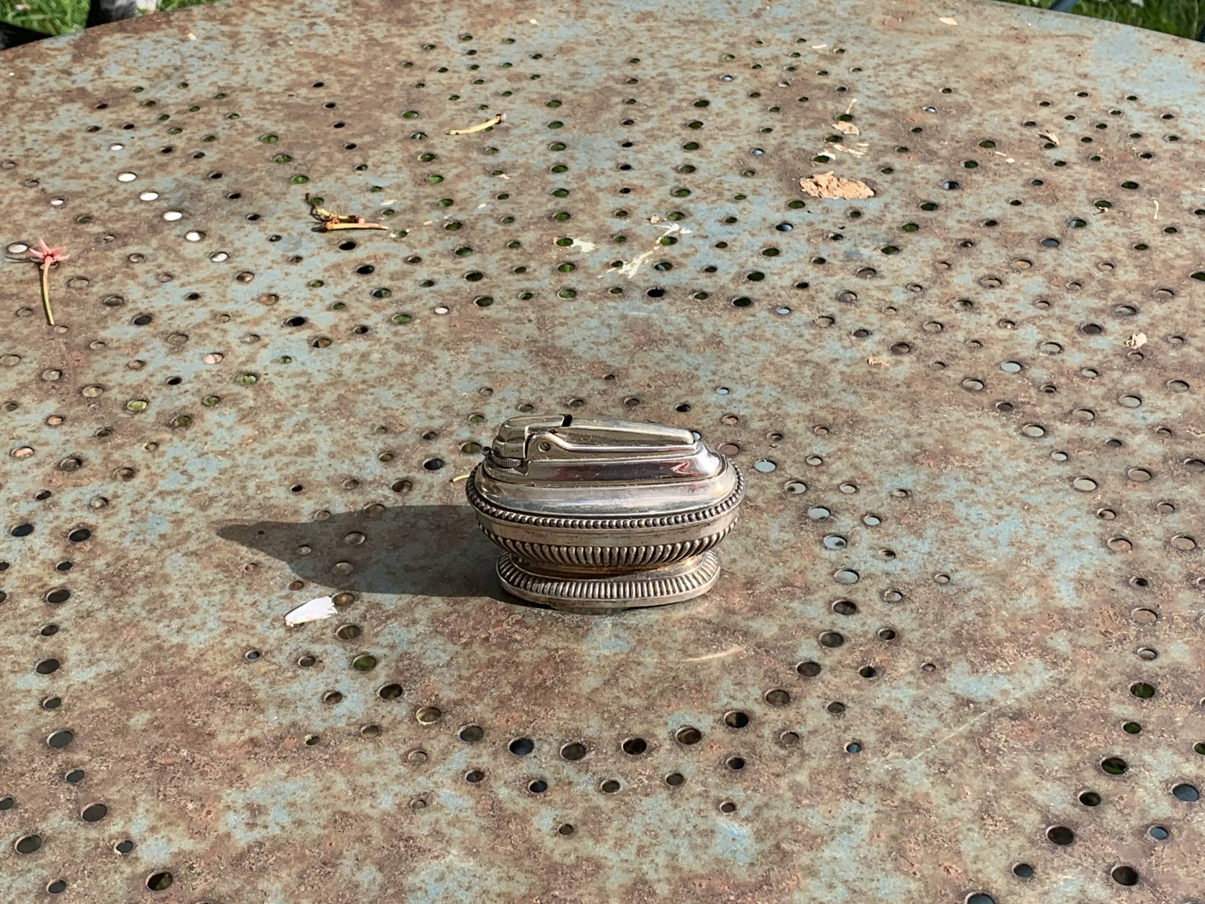 Refillable table lighter in silver metal, ronson stamp, shuttle-shaped, vintage 1960