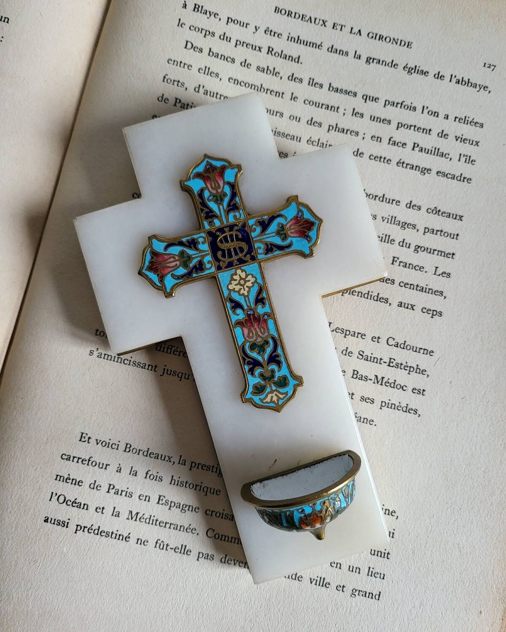 Croix Bénitier en Onyx et émail cloisonné