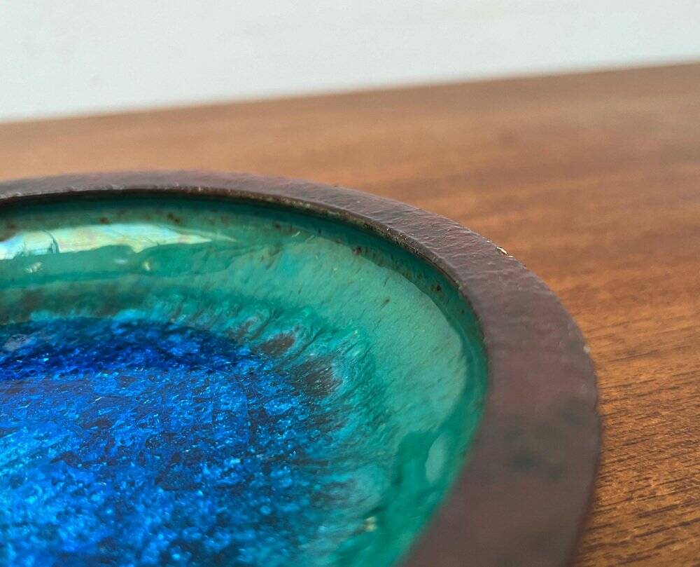 Ashtray or bowl in brutalist studio pottery by Gerhard Liebenthron, mid-century, 1960s, 1968.