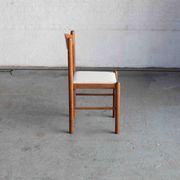 Ensemble de 6 chaises de salle à manger dans le style de Vico Magistretti.