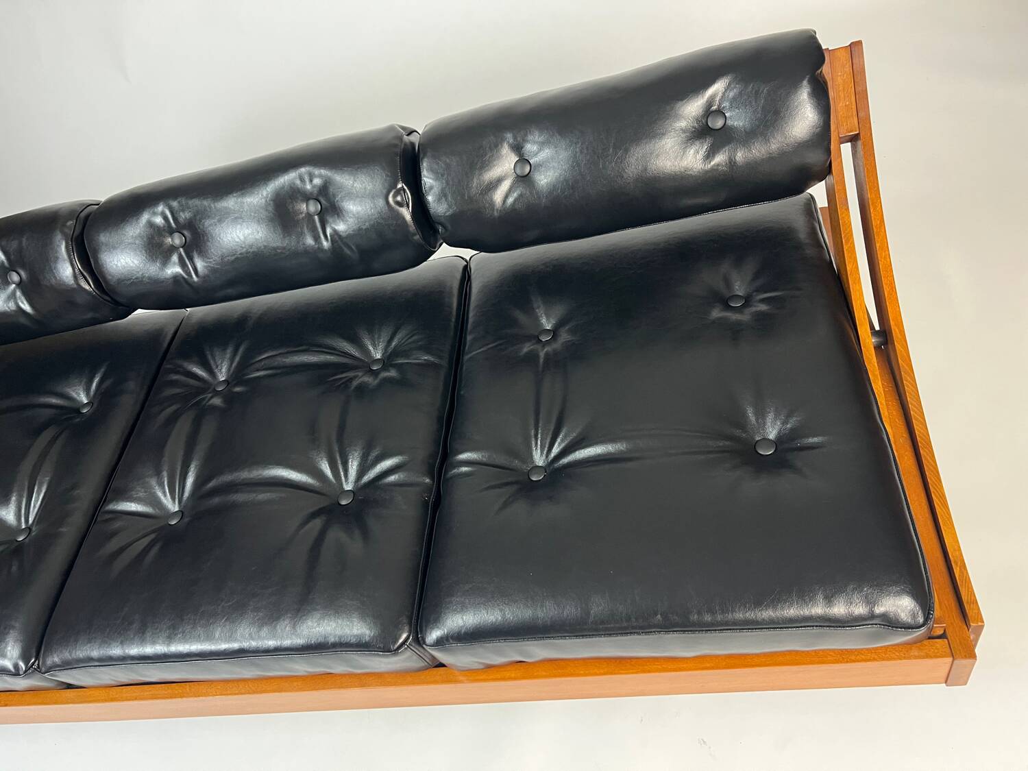 Vintage leather sofa daybed GS 195 by Gianni Songia for Sormani