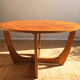 Table basse ronde en tek des années 1960