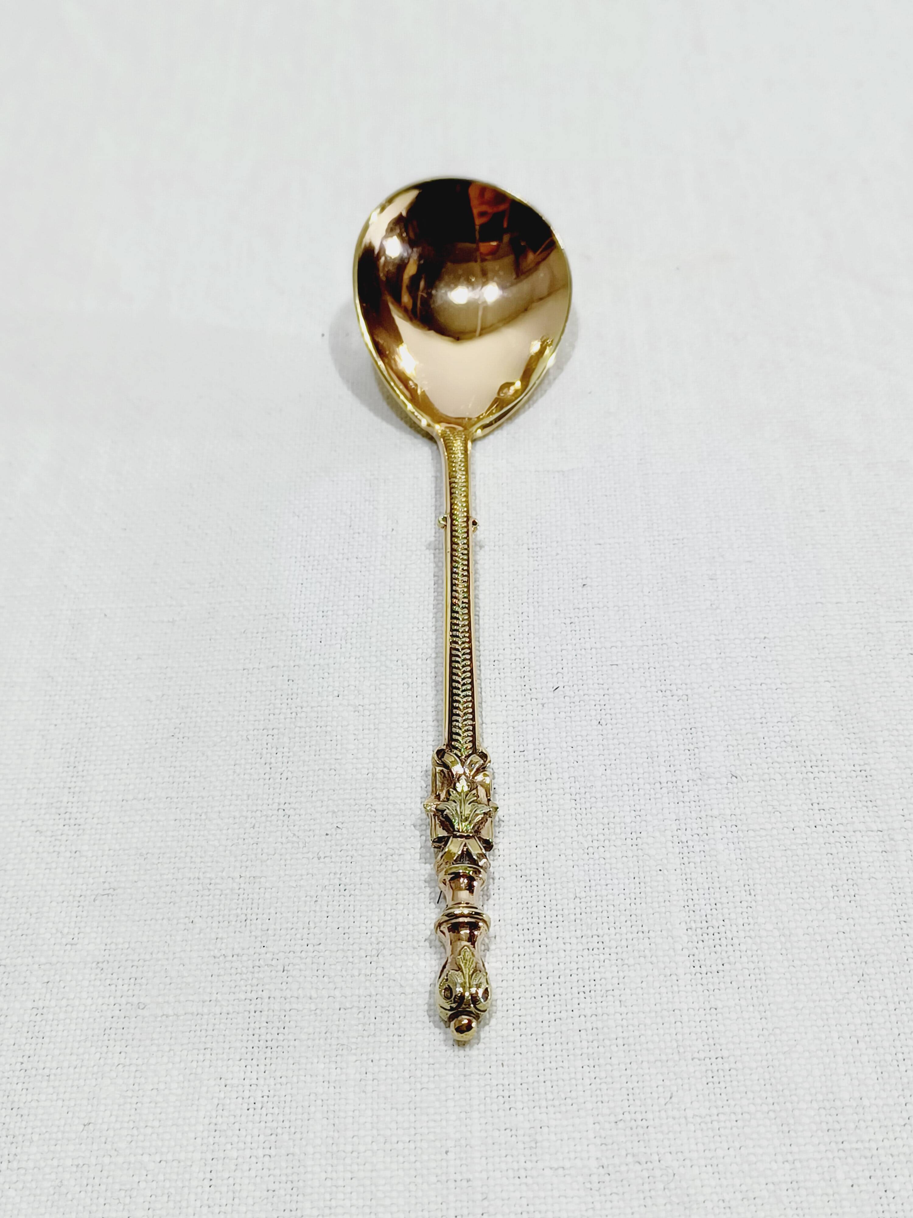 Hénin et Cie – 12 teaspoons with Russian-style silver-gilt handles