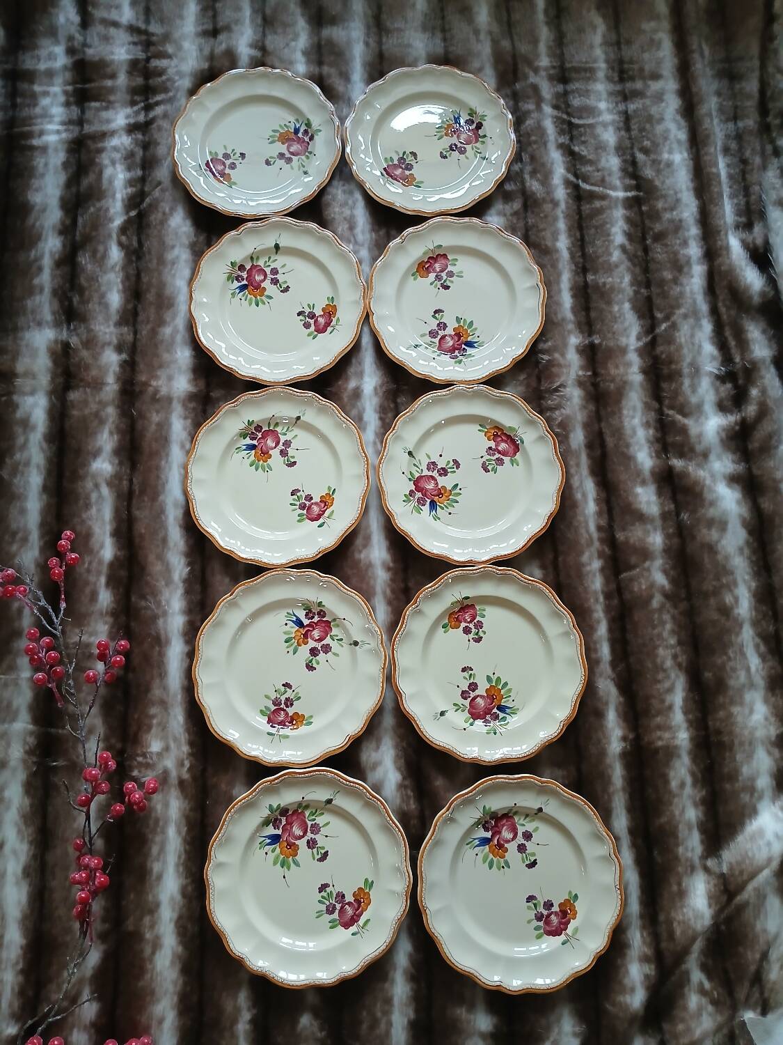 10 vintage Longchamp dinner plates