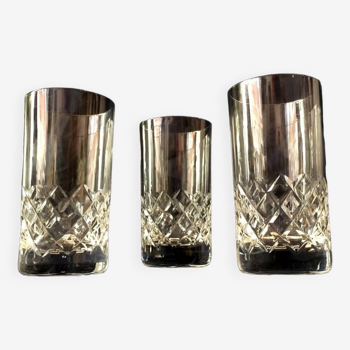 Suite de 3 verres a liqueur en cristal taille motifs croisillons