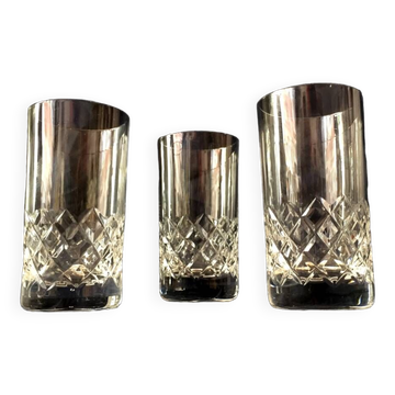 Suite de 3 verres a liqueur en cristal taille motifs croisillons
