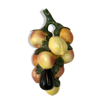 Fruit cluster in dabbling